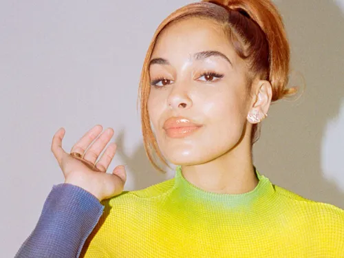 Jorja Smith se film elle-même pour "Addicted"
